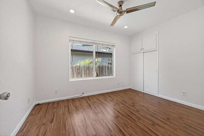 Building Photo - 2007 Poli St