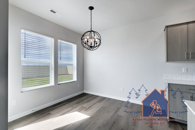 Building Photo - 18405 N Sweet William Ave