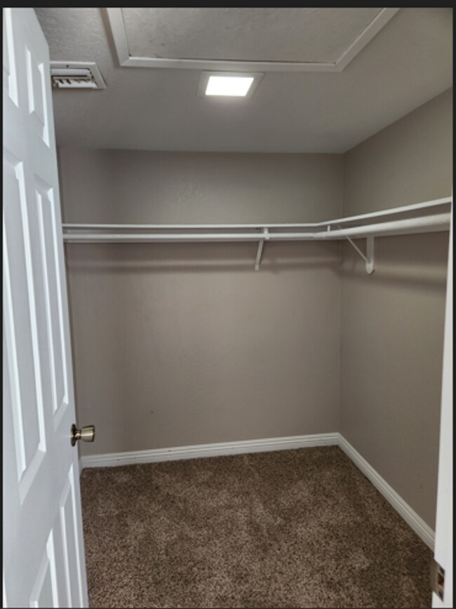 Building Photo - Furnished - 2 bed / 1.5 Bath Available for...