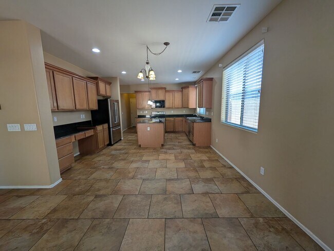 Building Photo - 4 Bedroom 2.5 Bathroom Gate Copper Canyon ...