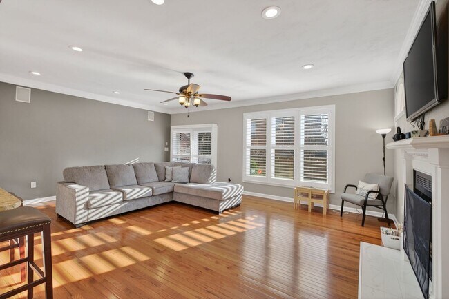 Building Photo - Elegant & Spacious Home Available in Church Point