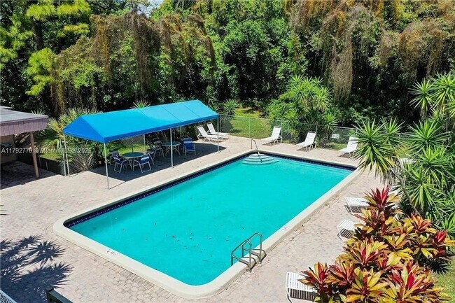 Building Photo - 9470 Live Oak Pl