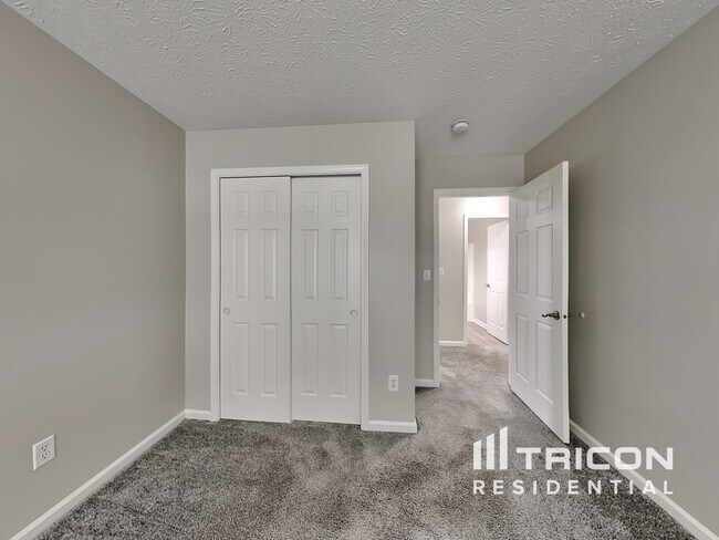 Building Photo - 10727 Snowdrop Way