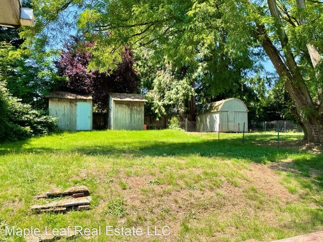 Building Photo - 3 br, 1.5 bath House - 11721 Roosevelt Way NE