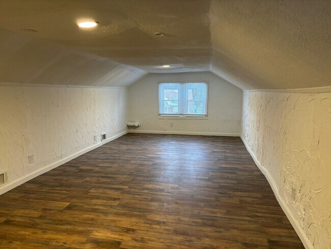 Building Photo - 22065 Linwood