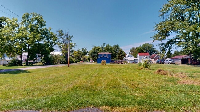Building Photo - Large home in Galion Schools