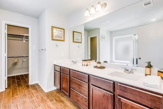 Building Photo - 7223 Foxwood Mist Trl