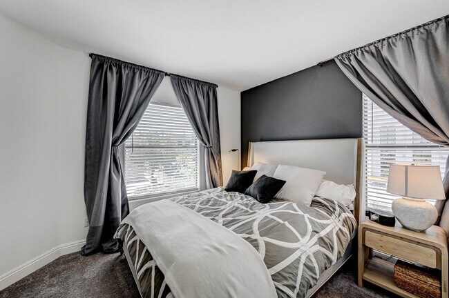 Building Photo - Fully Furnished 3BD/2BA in SW Vegas | Gate...