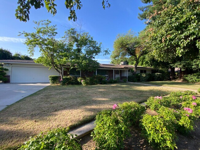 Building Photo - 1217 W Tenaya Way