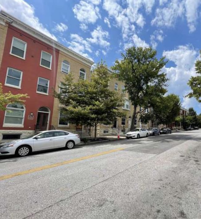 Building Photo - 2040 Linden Ave