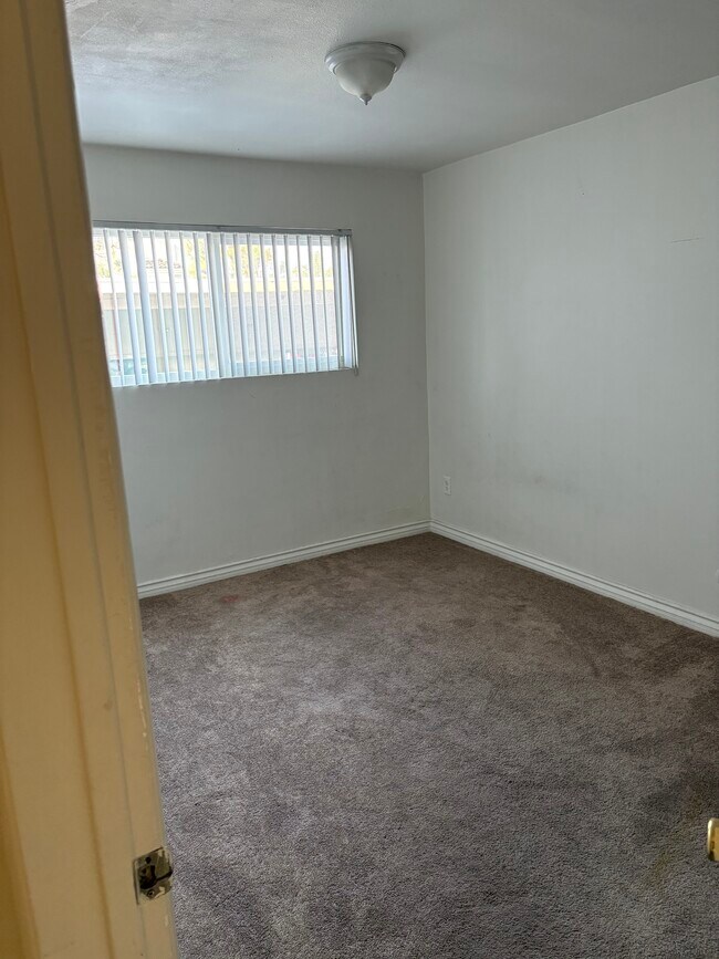 2nd bedroom - 5941 Kingman Ave