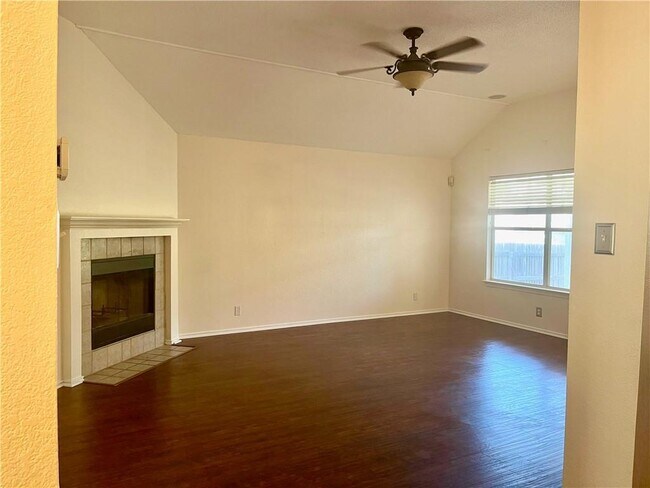 Building Photo - 16831 Bailey Jean Dr