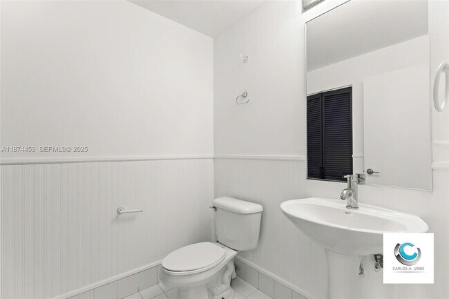 Building Photo - 888 Biscayne Blvd