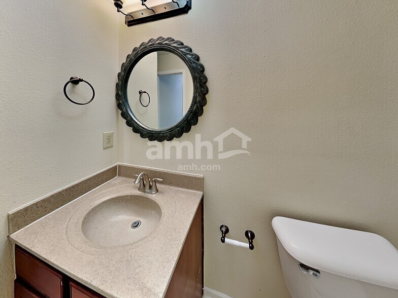 Building Photo - 989 Bentgrass Dr