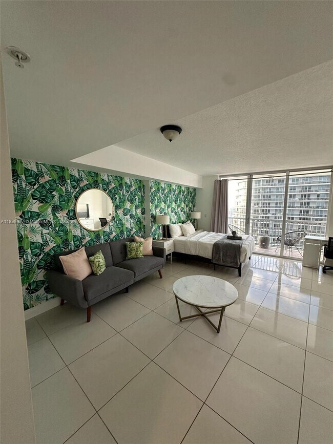 Building Photo - 1750 N Bayshore Dr
