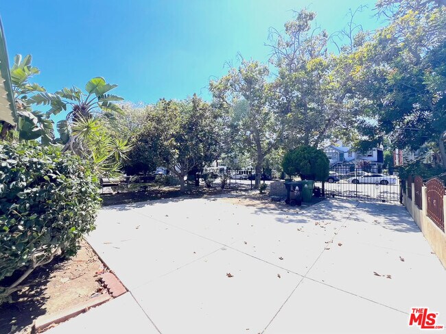 Building Photo - 1828 S Gramercy Pl