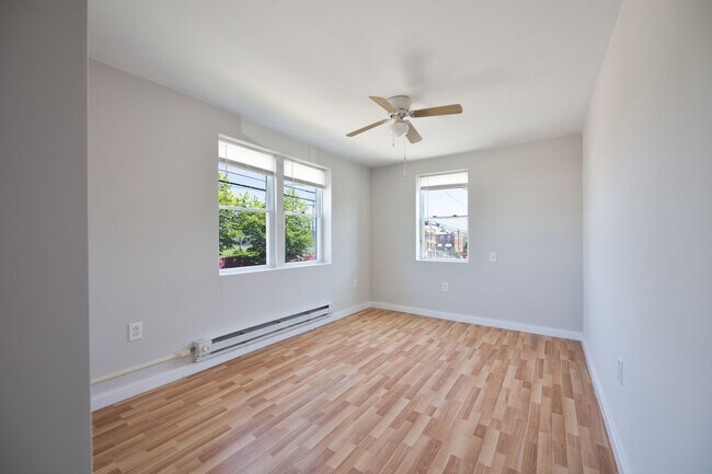 Building Photo - 1554 Beverly Rd