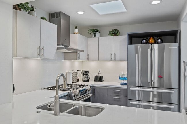 Building Photo - Fully Furnished 1BR/1BA – Top-Floor El Escorial Villa at East Beach