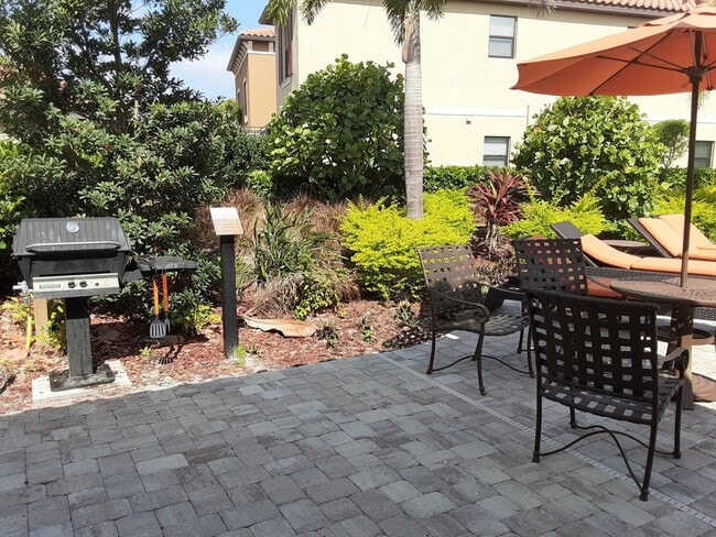 Building Photo - Seasonal/short term turnkey furnished Incr...