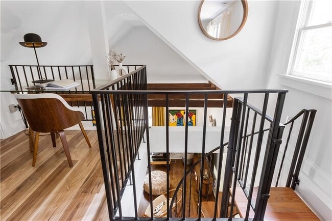 Building Photo - 720 Mollie St SE