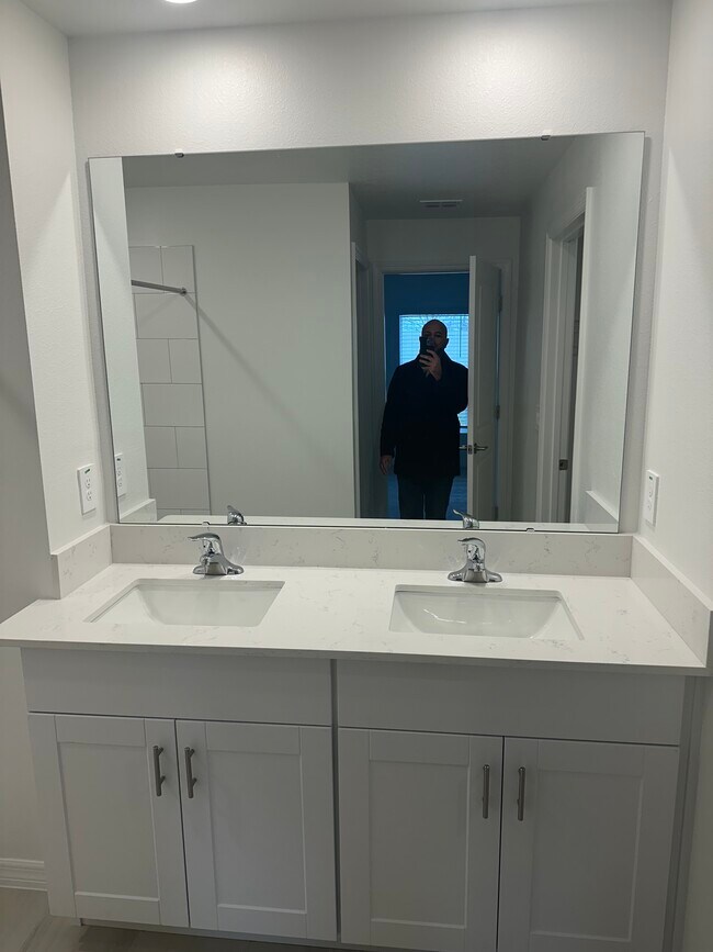 Building Photo - 4045 Radiant Mountain Dr