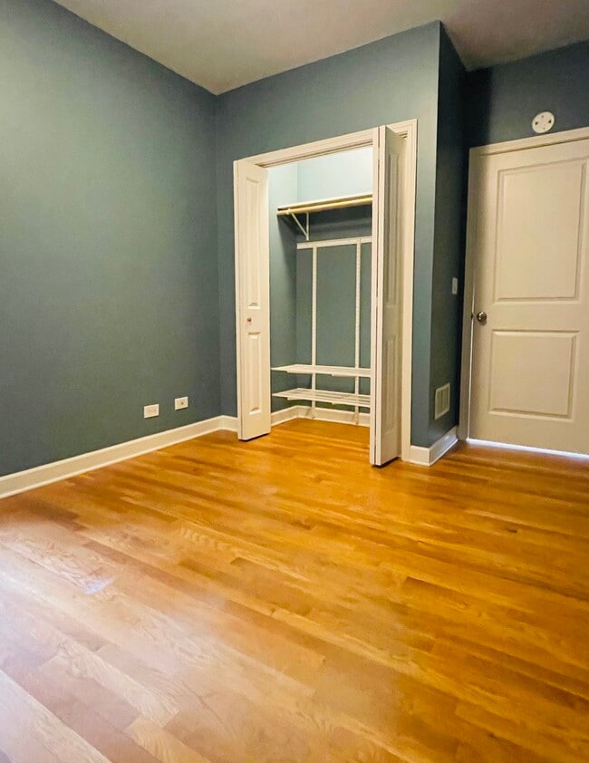 Building Photo - 3737 N Milwaukee Ave