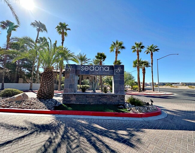 Building Photo - 3 BEDROOM CONDO IN  GUARD GATED COMMUNITY
