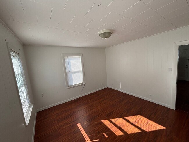 Building Photo - 20 Perry Ave