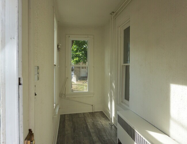 Building Photo - 15 E Gay St