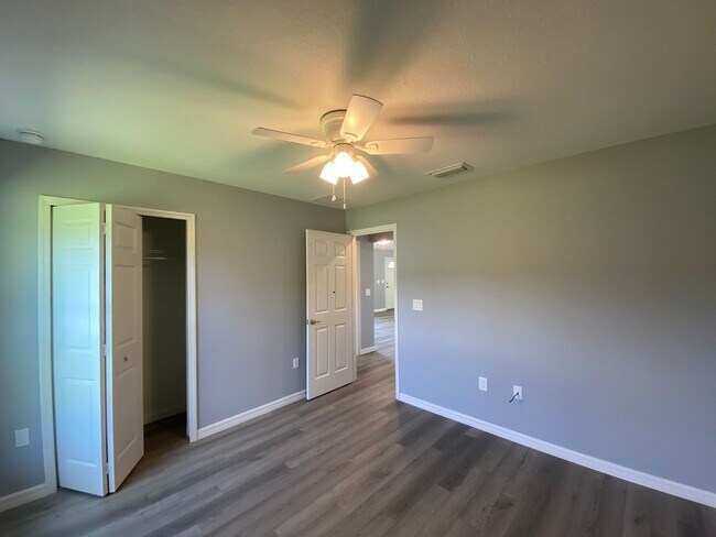 Building Photo - Desirable SW Ocala Neighborhood 3/2/2 **WON'T LAST**