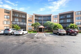 Building Photo - 3900 N Hills Dr