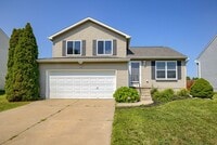 Building Photo - Charming Multi-Level Near Parks and Lakes!!