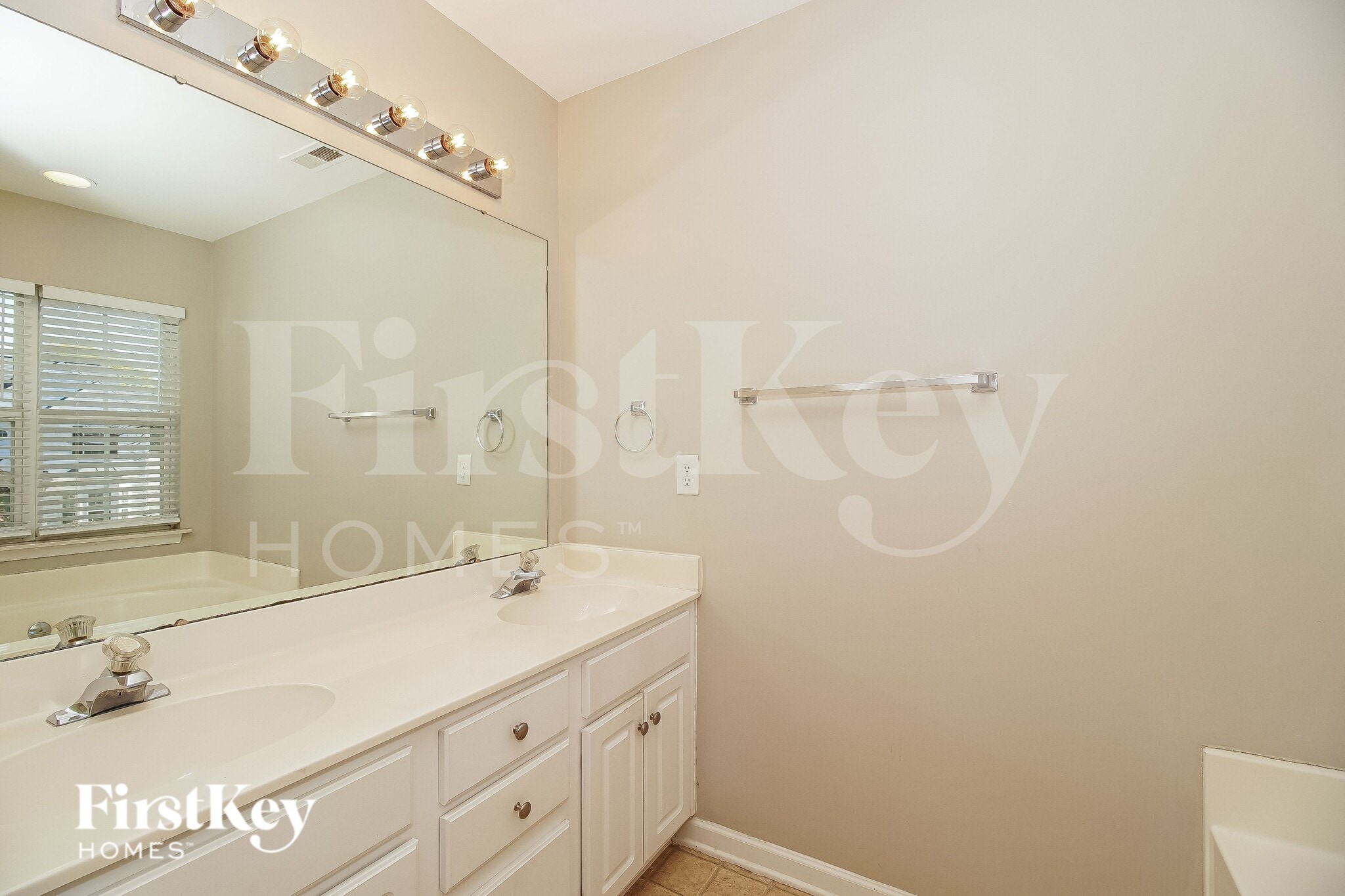 Building Photo - 12301 Carolina Crossing Dr