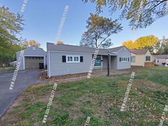 Primary Photo - Remodeled Very Spacious 2 Bedroom Home in ...