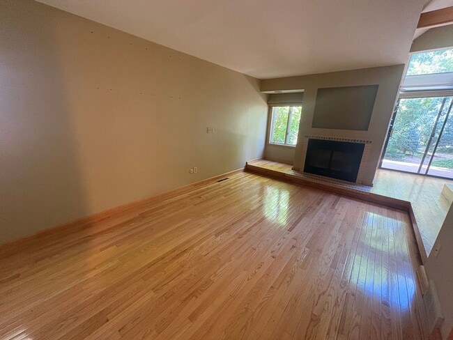 Building Photo - 531 Arapahoe Ave