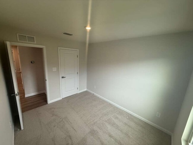 Building Photo - 509 PORTAL CIRCLE CIR, B, SANDSTON, VA 23150