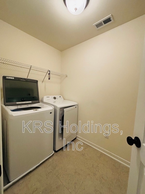 Building Photo - 2220 Patrick Dr