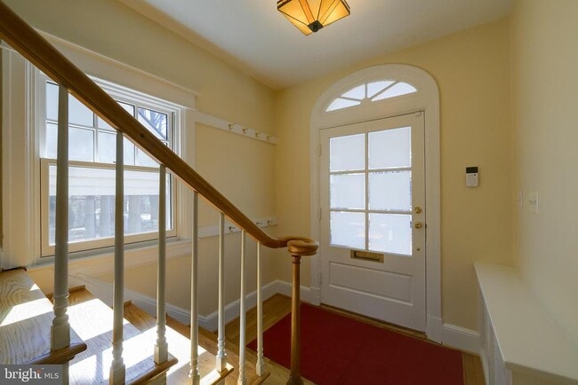 Building Photo - 5717 Chevy Chase Pkwy NW