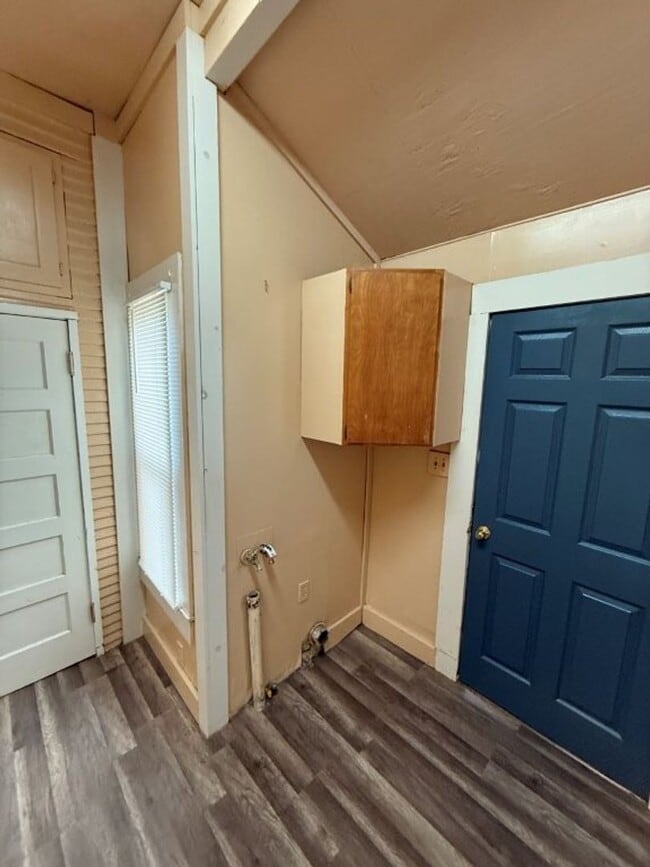 Building Photo - 3 Bedroom 1.5 Bath Downtown Dixon *STAR RENTALS