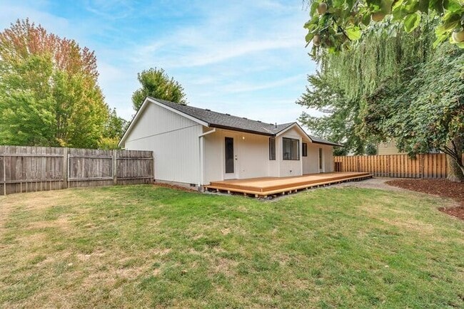 Building Photo - Updated Single Level Home with Large Fenced Yard