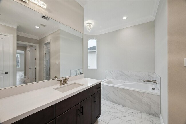 Building Photo - 602 Appia Dr