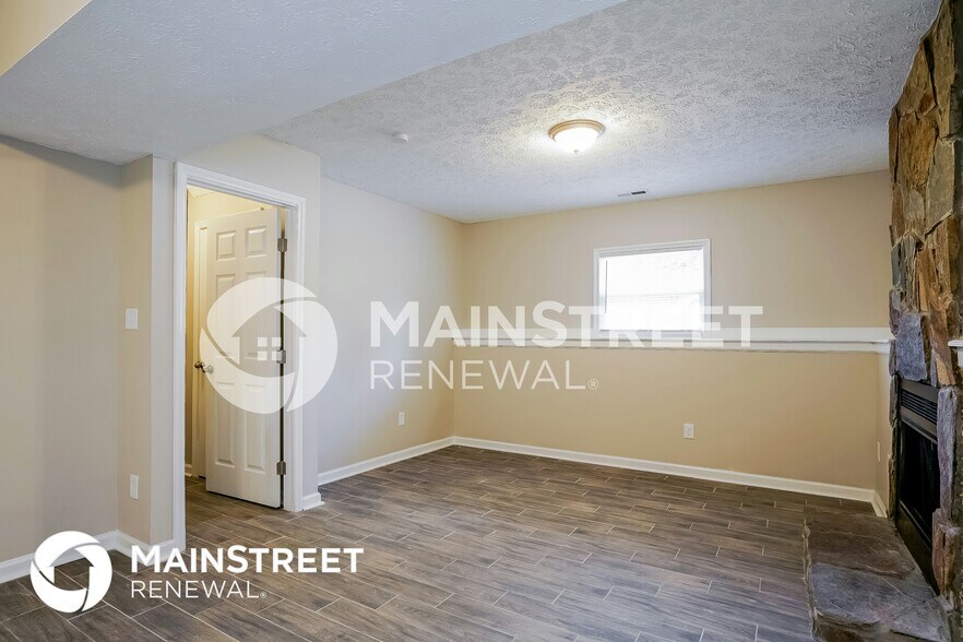 Building Photo - 4806 Tyne Dr