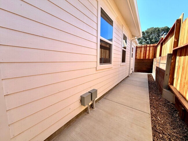 Building Photo - New Modern Farmhouse Cottage Coming Soon!