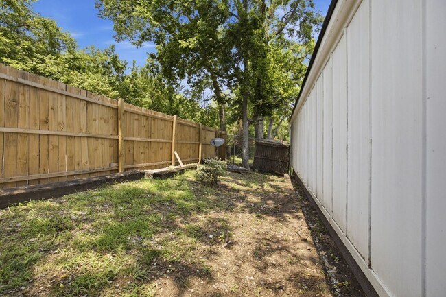 Building Photo - 2336 Clifton Ave