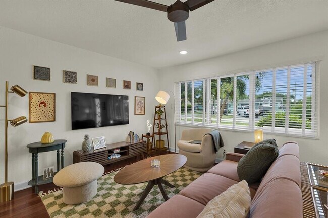 Building Photo - 2611 NE 20th St