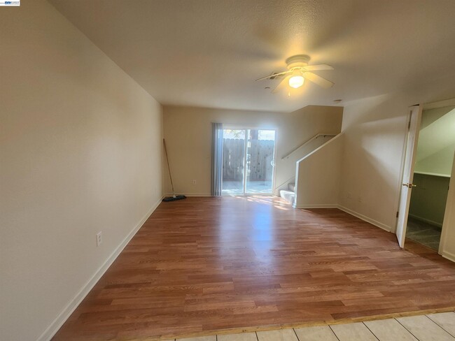 Building Photo - 252 Lansing Way