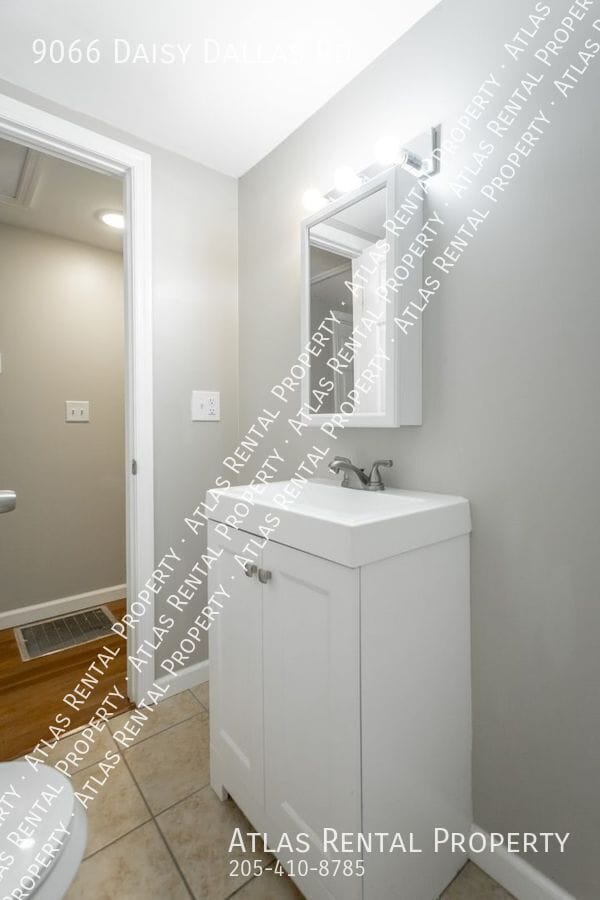 Building Photo - 9066 Daisy Dallas Rd