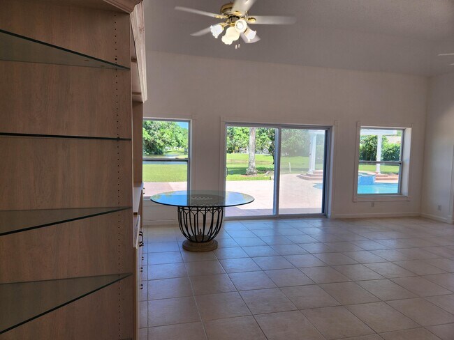 Building Photo - 17885 Fieldbrook Cir E