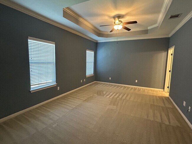 Building Photo - Beautifully Maintained 3 Bedroom