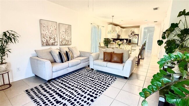 Building Photo - 5003 Royal Point Ave